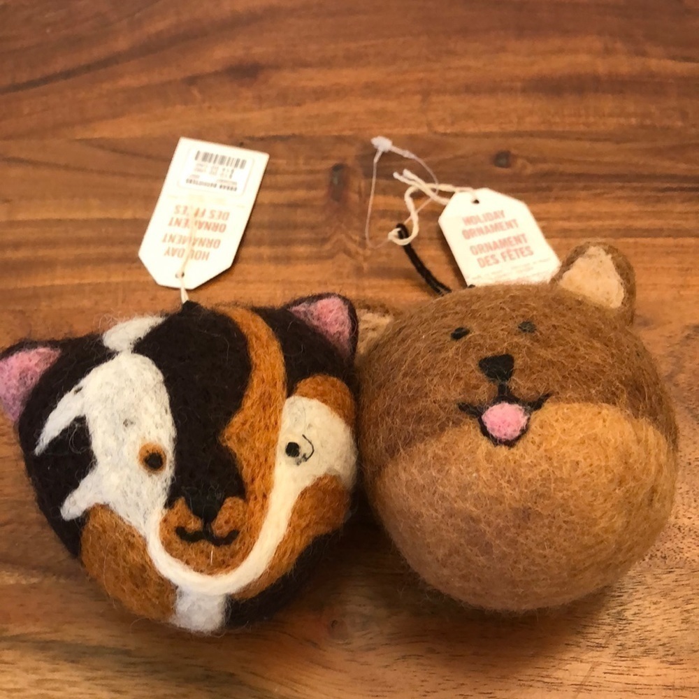 NWT‎ URBAN OUTFITTERS CAT AND DOG KNIT ORNAMENTS 🧶CHRISTMAS HOLIDAY ORNAMENTS
